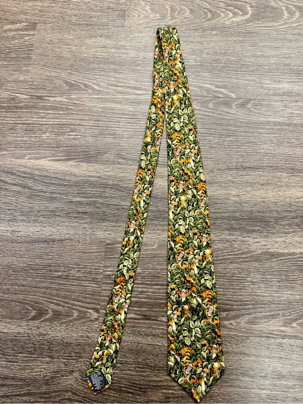 Vintage Walt Disney World Tigger 100% Silk Green Leaf Necktie Italy